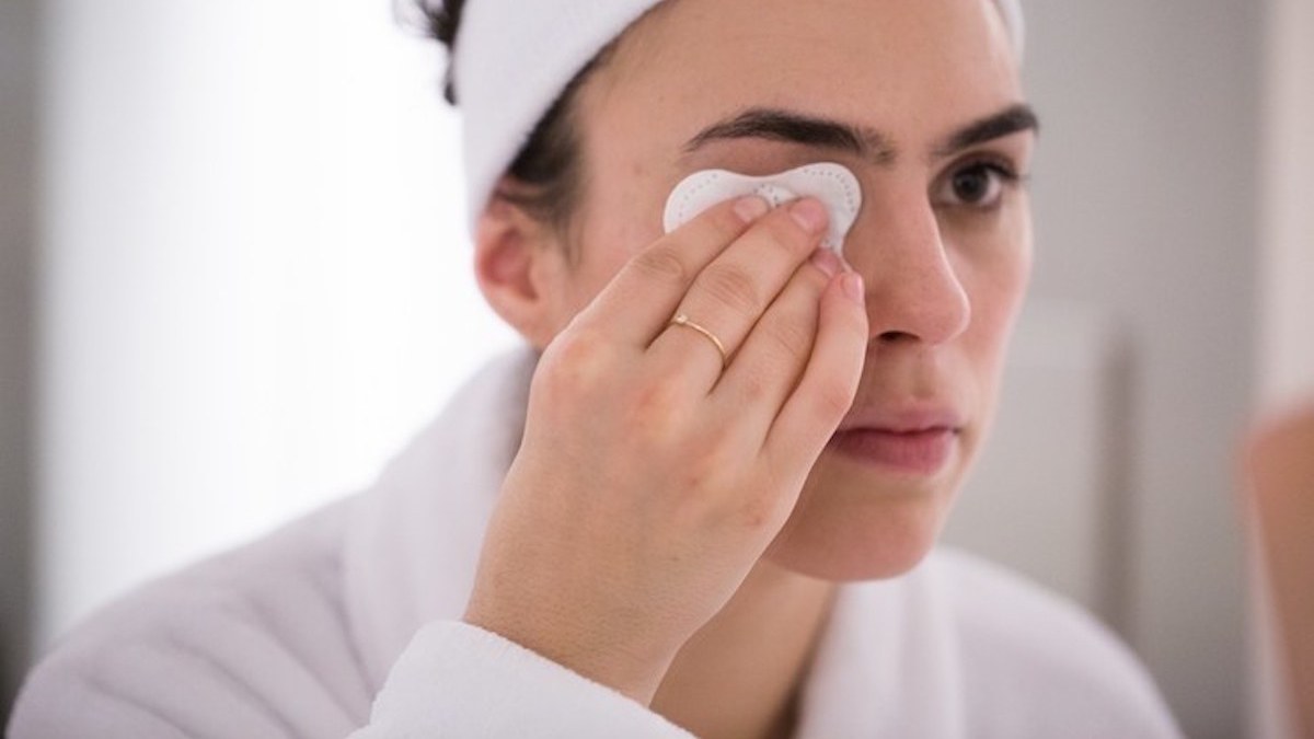 make up richtig auftragen Lidstrich aufkleben eyeliner freundin